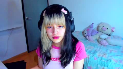 Azu Moure online show from January 18, 5:31 am