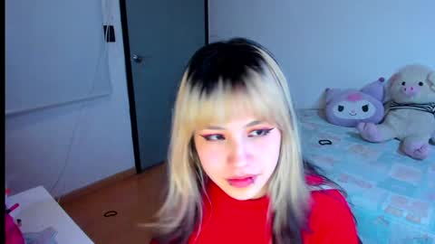 Azu Moure online show from December 4, 4:15 am