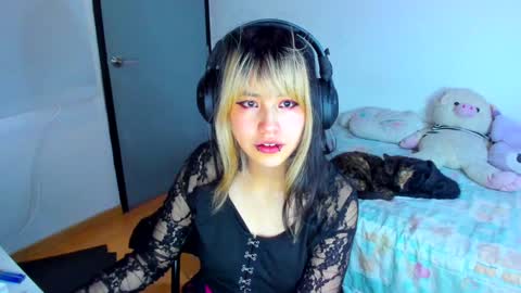 Azu Moure online show from January 14, 11:53 am