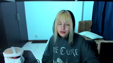 Azu Moure online show from February 23, 11:00 am