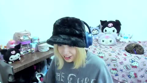 Azu Moure online show from September 15, 6:59 am