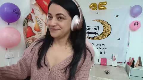 Azucena R online show from May 7, 5:30 pm