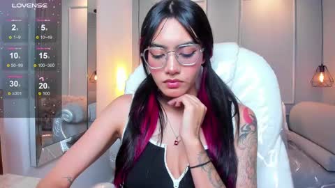 Azura online show from November 19, 7:23 pm