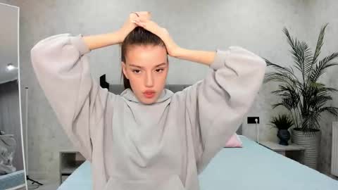 Monica online show from February 28, 2:59 am