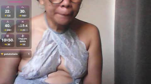 Snapshot of babe4u1234 chatting on December 14, 8:34 am babe4u1234 online show from December 14, 8:34 am