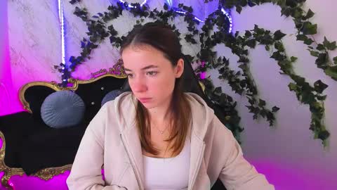 Snapshot of babe_dollie chatting on October 2, 6:34 am Babe online show from October 2, 6:34 am