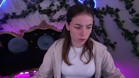 Snapshot of babe_dollie chatting on October 10, 9:04 am Babe online show from October 10, 9:04 am