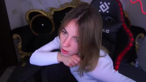 Snapshot of babe_dollie chatting on February 25, 10:15 am Babe online show from February 25, 10:15 am