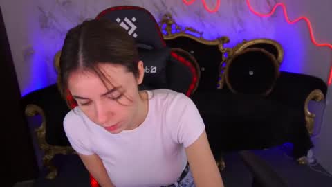 Snapshot of babe_dollie chatting on February 28, 7:15 am Babe online show from February 28, 7:15 am