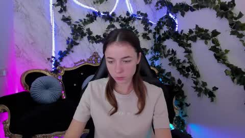 Snapshot of babe_dollie chatting on September 23, 7:35 am Babe online show from September 23, 7:35 am