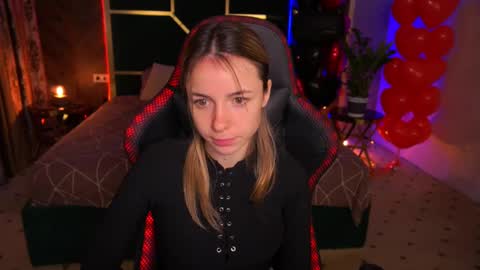 Snapshot of babe_dollie chatting on February 13, 10:34 am Babe online show from February 13, 10:34 am