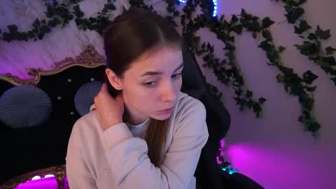 Snapshot of babe_dollie chatting on October 8, 7:14 am Babe online show from October 8, 7:14 am
