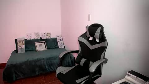 babenik_777 online show from November 15, 6:04 am