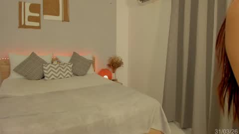 itzell  online show from March 31, 10:43 pm