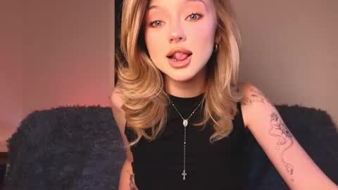 Snapshot of baby_adele chatting on September 15, 2:51 pm bb adele online show from September 15, 2:51 pm