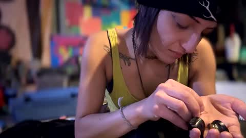 Snapshot of baby_buddha chatting on January 8, 11:32 am baby buddha online show from January 8, 11:32 am