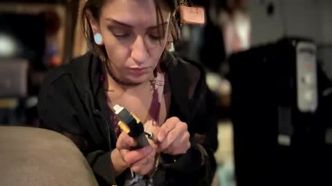 Snapshot of baby_buddha chatting on December 17, 6:09 pm baby buddha online show from December 17, 6:09 pm