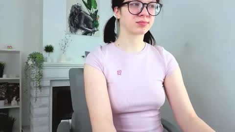 Evalena maybe just Eva online show from February 3, 6:33 am