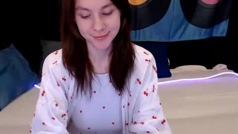 Snapshot of baby_kitte chatting on December 22, 3:00 am baby_kitte online show from December 22, 3:00 am