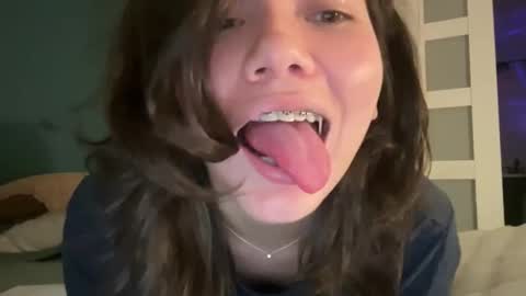 ava online show from April 4, 6:09 am