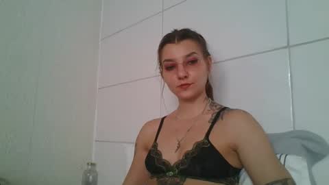 babydemon6 online show from November 1, 9:25 pm