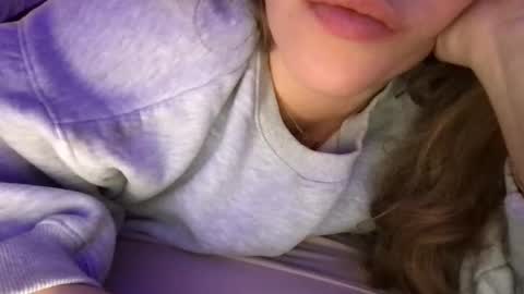 babyhoney333 online show from April 5, 10:29 pm