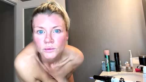 HotWifeFun32 online show from March 8, 2:15 am