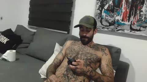 Snapshot of badcouple_ chatting on October 8, 11:32 pm BadCouple  online show from October 8, 11:32 pm