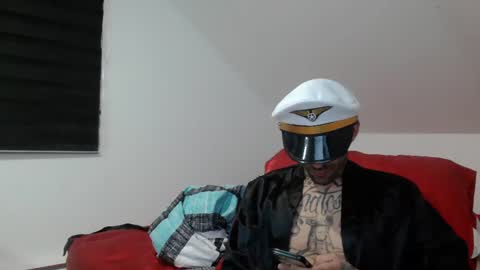 Snapshot of badcouple_ chatting on January 25, 4:02 am BadCouple  online show from January 25, 4:02 am
