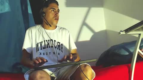 Juan Help us reach 100 likes online show from January 26, 6:07 am