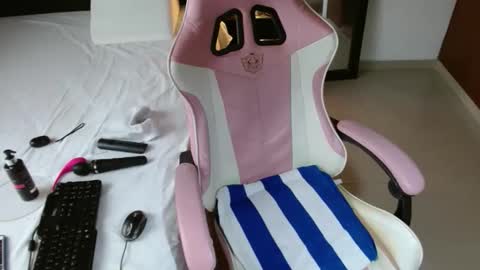 sandra online show from April 16, 1:55 pm