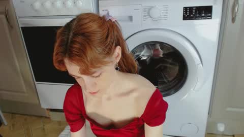 Amina online show from September 12, 6:43 pm