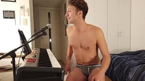 Snapshot of barebritpianist chatting on October 15, 7:32 am BareBritPianist online show from October 15, 7:32 am