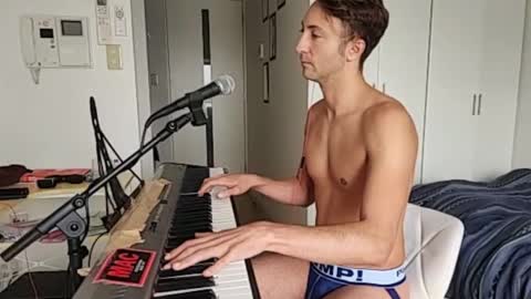 Snapshot of barebritpianist chatting on October 13, 5:53 am BareBritPianist online show from October 13, 5:53 am