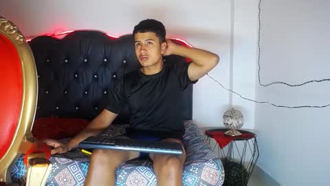Snapshot of bastian_jonnes chatting on October 23, 4:25 am Bastian online show from October 23, 4:25 am