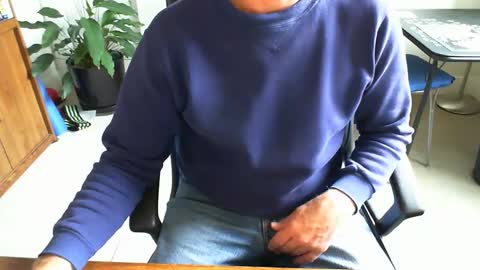 BateBro13 online show from December 4, 9:18 pm