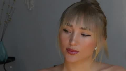 Chloe online show from April 27, 8:23 am