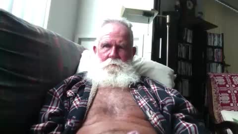 beardbushy online show from October 7, 4:25 pm