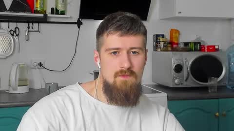 Snapshot of bearded_legend chatting on March 1, 8:42 pm Zeus online show from March 1, 8:42 pm