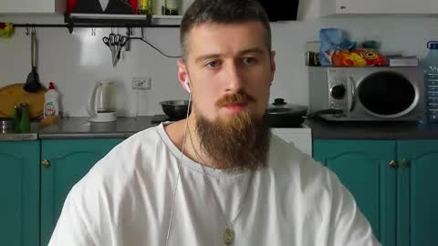Snapshot of bearded_legend chatting on December 20, 7:17 pm Zeus online show from December 20, 7:17 pm