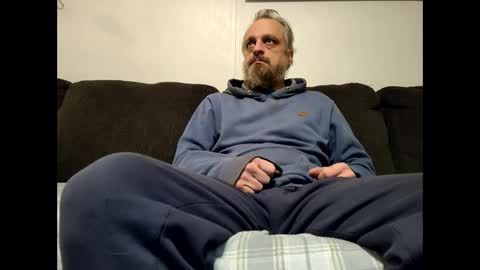 Snapshot of bearded_woodsman chatting on December 4, 4:48 am bearded_woodsman online show from December 4, 4:48 am