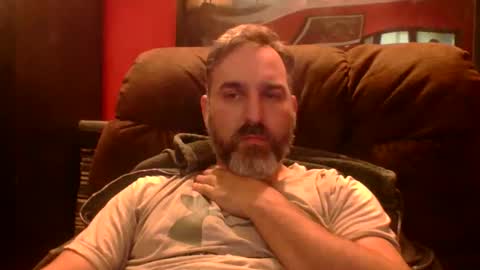 Snapshot of beardedambition chatting on October 13, 2:46 am beardedambition online show from October 13, 2:46 am