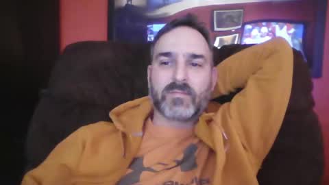 Snapshot of beardedambition chatting on February 2, 3:54 am beardedambition online show from February 2, 3:54 am