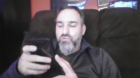Snapshot of beardedambition chatting on December 29, 3:57 pm beardedambition online show from December 29, 3:57 pm