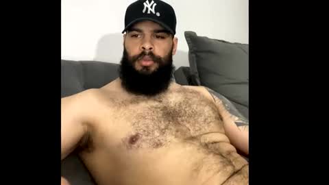 Snapshot of beardmax chatting on October 18, 7:01 am Min online show from October 18, 7:01 am