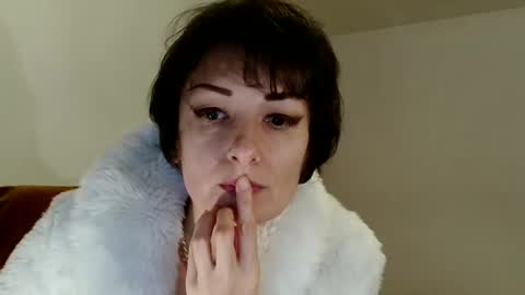 Raluca online show from February 14, 6:54 pm