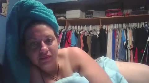 Snapshot of beccabee37 chatting on October 3, 6:43 am beccabee37 online show from October 3, 6:43 am