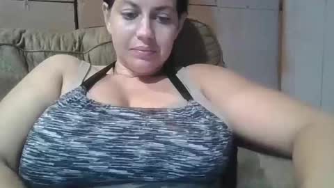 Snapshot of beccabee37 chatting on October 21, 11:30 pm beccabee37 online show from October 21, 11:30 pm