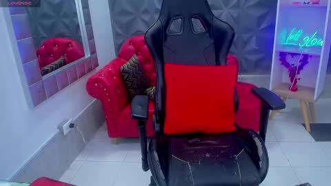 becky_lynch_102 online show from February 9, 9:39 pm