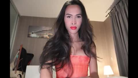 bee_thai online show from April 15, 8:09 pm